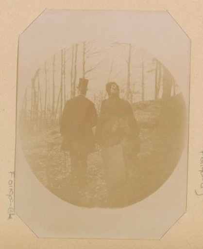 Willem Frederik Piek Sr. and Lucia Wilhelmina Piek-Jolles walking in a forest near Arnhem