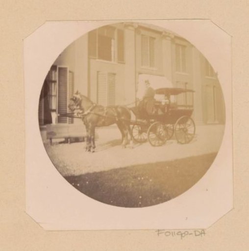 Carriage waiting in front of a house, possibly Groot Warnsborn near Arnhem