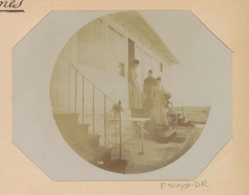 Three women on an outdoor staircase, in the middle Lucia Wilhelmina Piek-Jolles