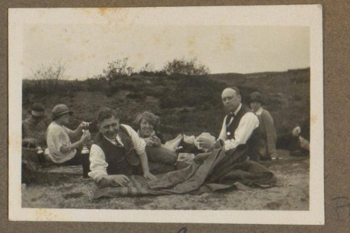 Company picnicking on the heath near Amersfoort