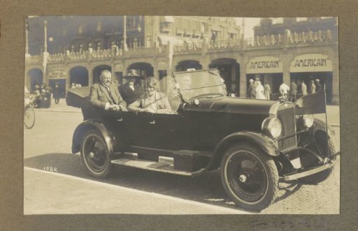 Two men and two women sitting in a car in Scheveningen