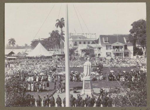 Unveiling of a statue of Queen Wilhelmina on the Gouvernementsplein in Paramaribo