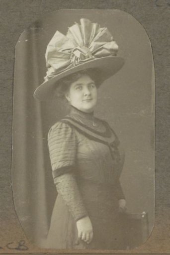 Portrait of a (presumably) Dutch woman with a hat