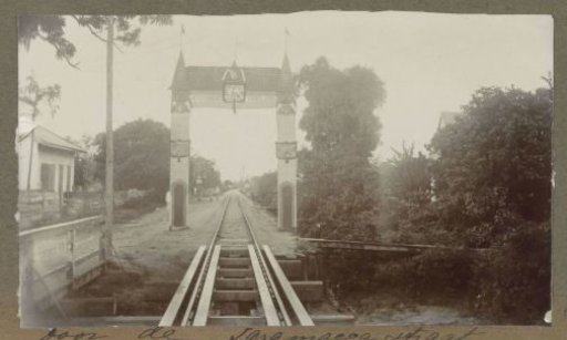 Triumphal arch in Saramaccastraat in Paramaribo, erected for the opening of the Lawa railway line (Landsspoorweg) on 28 March 1905
