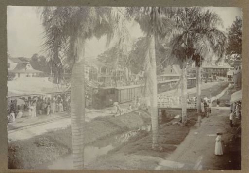 View of a train and crowd at Vaillantsplein in Paramaribo at the opening of the Lawa railway (Landsspoorweg) on 28 March 1905