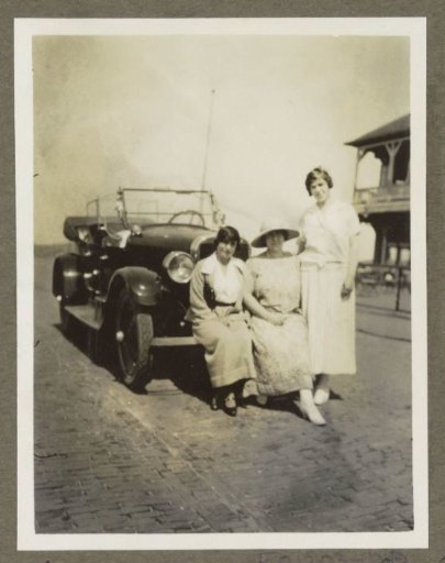 Three women posing by a car in Wijk aan Zee
