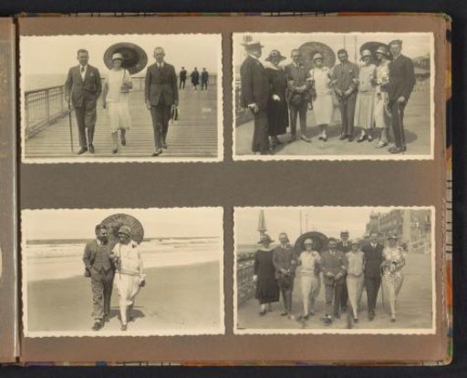 Group, walking in Scheveningen