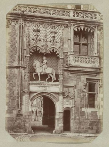 Gate in the courtyard of the Château of Blois with reliefs of Louis XII on horseback and of porcupines