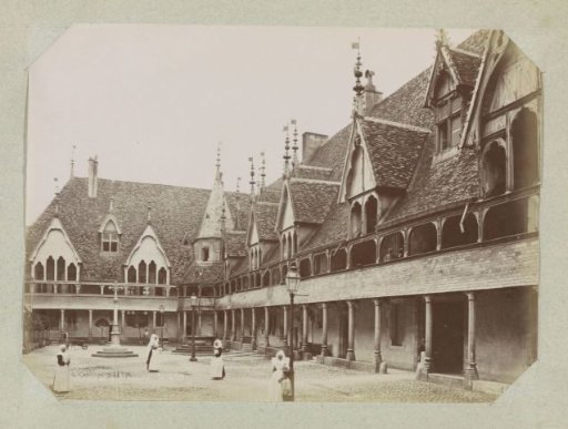 Nuns in the courtyard of the Hôtel-Dieu in Beaune