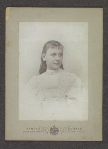Portrait of young Queen Wilhelmina