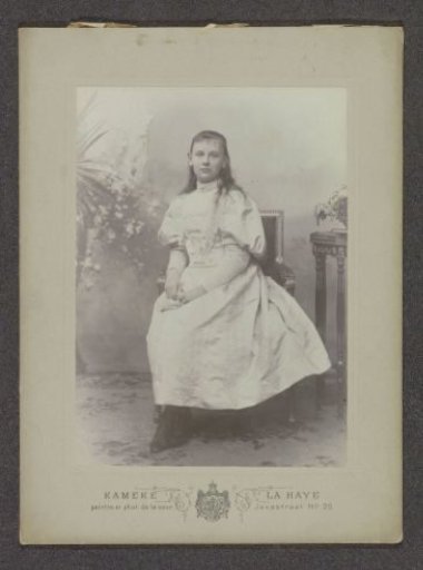 Portrait of young Queen Wilhelmina