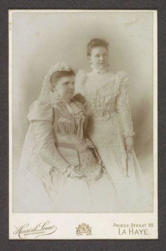 Portrait of Queen Wilhelmina and Queen Emma