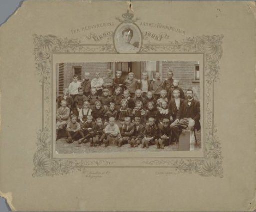 School photo in memory of the coronation year of Queen Wilhelmina