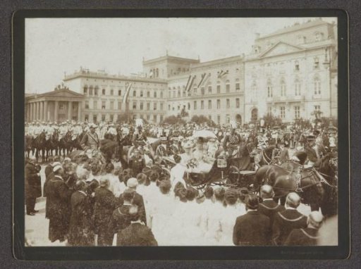 Queen Wilhelmina and her Mother Queen Emma in a carriage on the Pariser Platz in Berlin, 1899