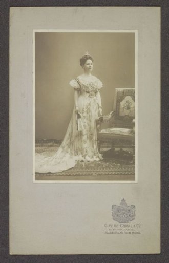 Portrait of young Queen Wilhelmina