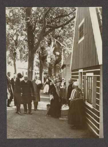 Queen Emma visits the Zuiderzee Fishing Exhibition in Enkhuizen