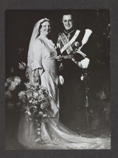 Wedding portrait of Queen Juliana and Prince Bernhard