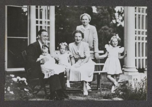 Family portrait of the royal family in Ottawa