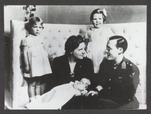 Family portrait of the royal family in Canada