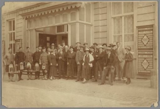 Group of people in Scottish costume in front of the theatre Diligentia in The Hague