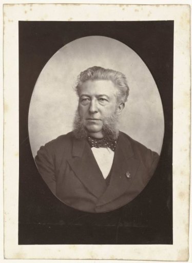 Oval studio portrait of the minister and poet J.J.L. ten Kate