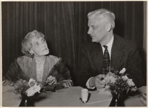 Else Mauhs with a man beside her