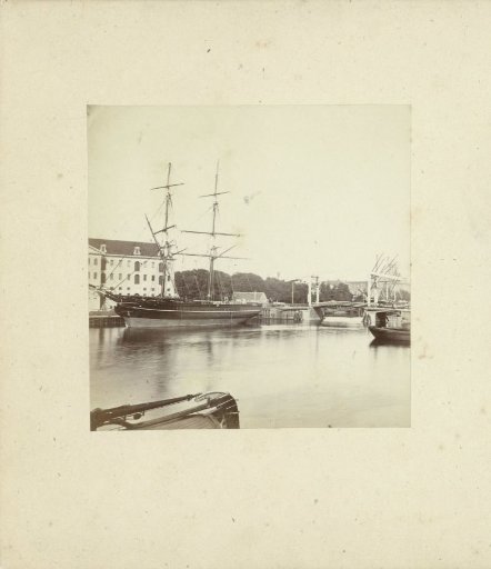 View over the Oosterdok in Amsterdam, with the Kattenburgerbrug on the right and 's Lands Zeemagazijn on the left, now the National Maritime Museum