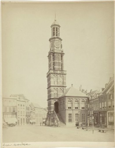 Market and the Winehouse Tower in Zutphen