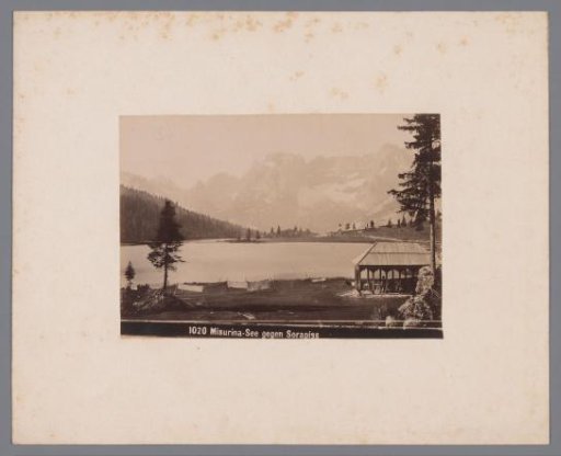 View of Lake Misurina, in the distance the Dolomites with the Sorapiss