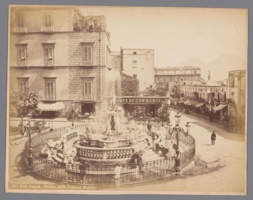 Medina Fountain in Naples