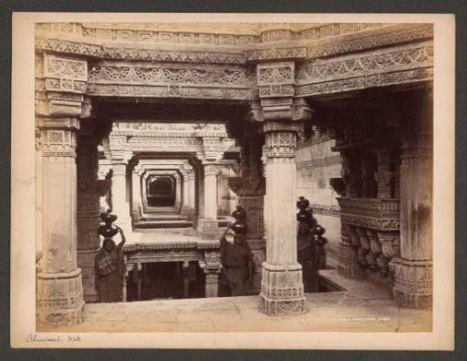 Women with water jugs on the steps of the Adalaj well