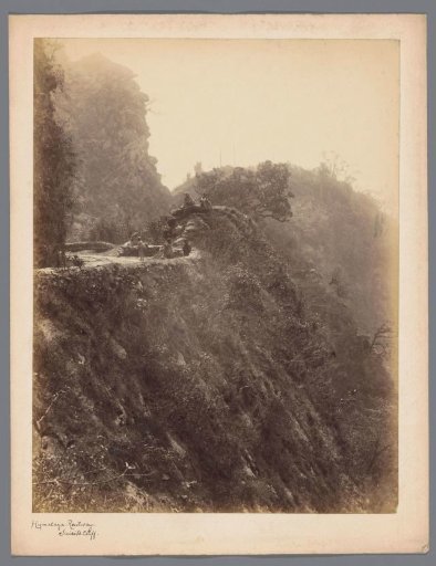 Men by a cliff at the Darjeeling Himalayan Railway, West Bengal, India