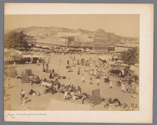 View of the Tripolia Bazaar and the Hawa Mahal in Jaipur, Rajasthan, India