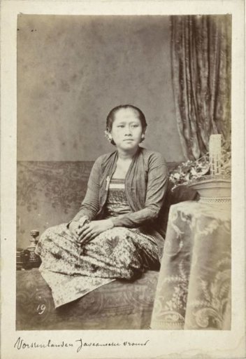 Studio portrait of an unknown Javanese woman