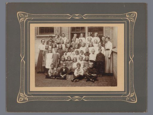 Group portrait (class photo) of children from class 8, Amsterdam