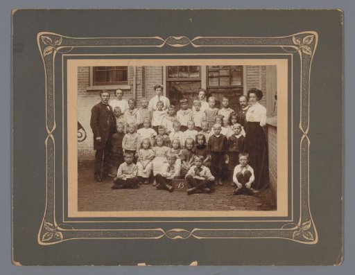 Group portrait (class photograph) of children from class 13, Amsterdam