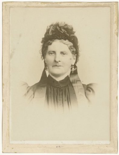 Portrait of Mrs Reverend Piet Kwantes [unknown] from Beets, with bonnet with ribbons