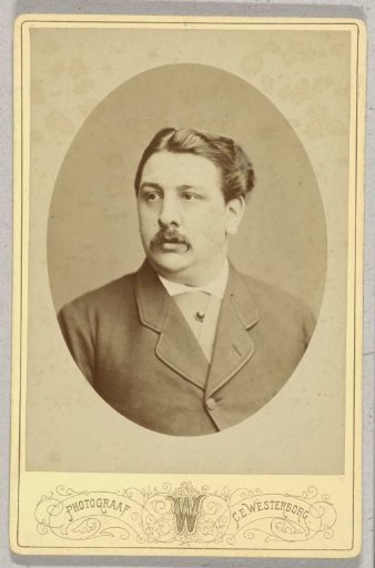 Oval studio portrait of W.H. ('Willem') van Braam