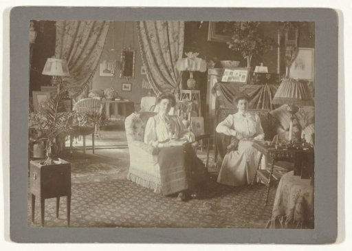 Portrait of two daughters of W.H. Braam in the interior of the family house in Arnhem