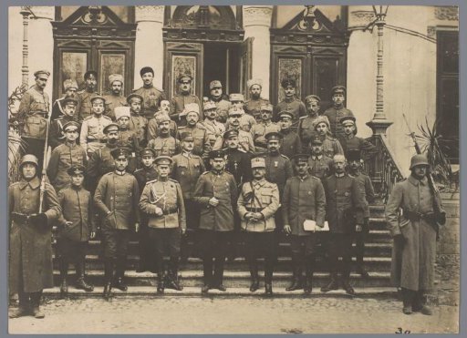 Group portrait of unknown Ottoman, German and Russian officers during the First World War