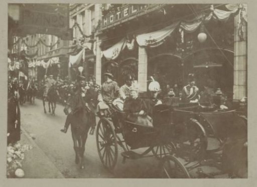 Queen Wilhelmina and Prince Hendrik on a carriage tour