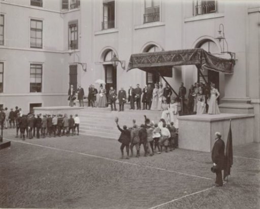 Queen Wilhelmina and Queen Mother Emma on the palace steps