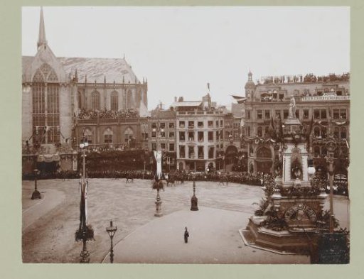 Decorations on the Dam, Amsterdam, during the inauguration of Wilhelmina as queen