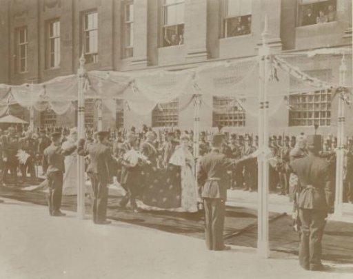 Queen Wilhelmina and retinue under the canopy during her inauguration