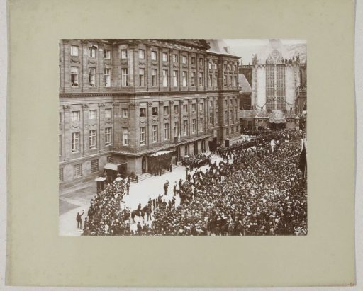 Tribute to Wilhelmina, the day before her inauguration as queen, at the Palace on the Dam, Amsterdam