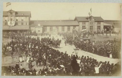 Departure of the procession from the station in Amsterdam during the April Festivals