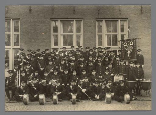 Group portrait of the Amsterdamsche Postharmonie