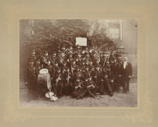 Group portrait of the music, singing, and theatre association 'Willem van Zuylen' of postal and telegraph employees