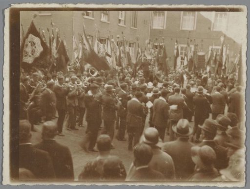 Parade of the music association 'Kunst en strijd' from Amsterdam