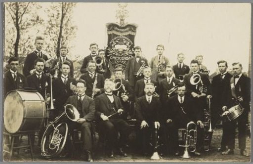 Group portrait of the Baambrugger music society 'Crescendo'